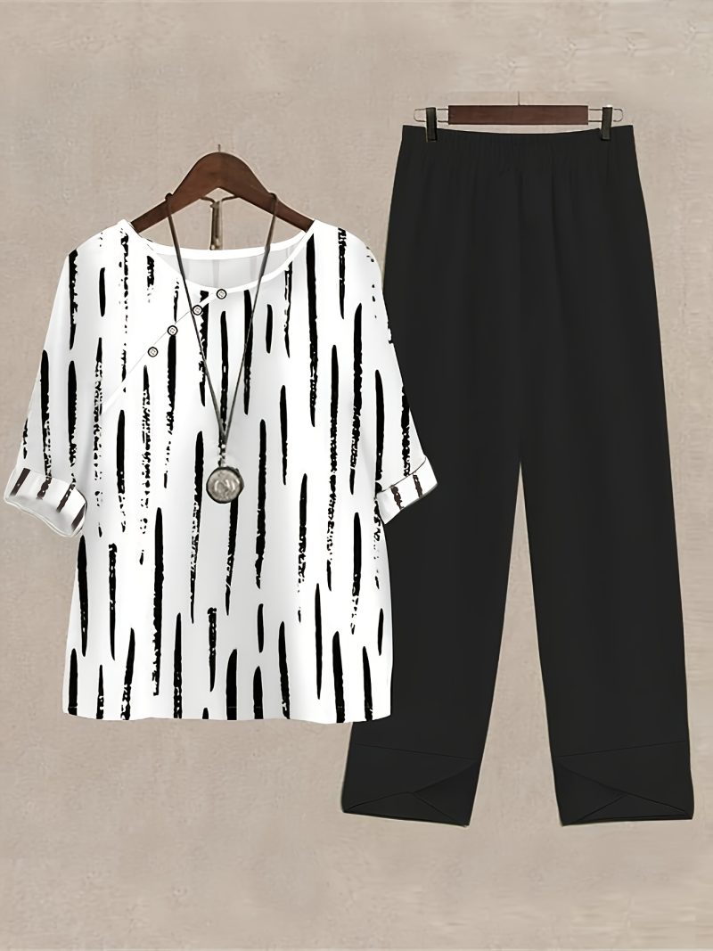 [Polyester Striped Set] Polyester Women's Casual Striped Crew Neck Top and Pants Set, Regular Fit, with Three-Quarter Sleeves, Short Sleeve, with Decorative Buttons for All Seasons